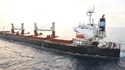 Проблемите с корабоплаването през Червено море свиват превозите с 20%