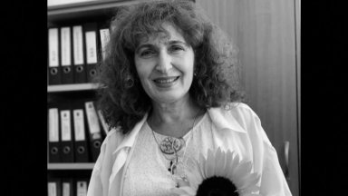 Тя е дългогодишен преподавател по български език и литература в