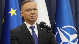 Полският президент помилва вкараните в затвора бивш министър и неговия заместник