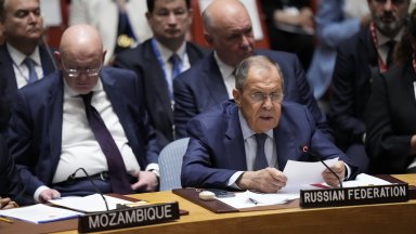 Както съобщава кореспондент на агенцията самолетът на Лавров е изминал