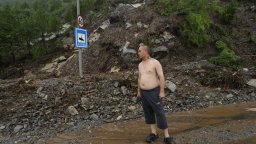 Свлачище затрупа десетки хора в Китай, 47 души се водят в неизвестност (видео)