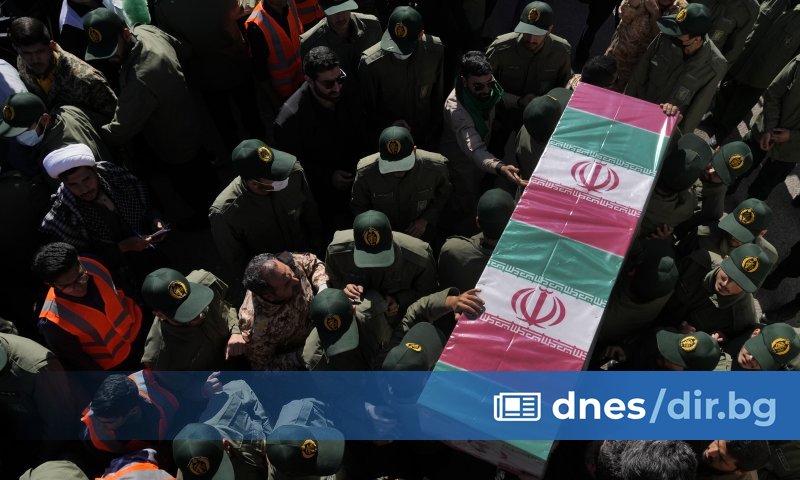 Инцидентът е станал вчера в югоизточната провинция Керман. Войникът влязъл