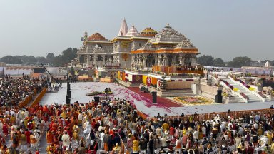 Премиерът на Индия Моди откри хиндуистки храм на мястото на разрушената джамия Бабри