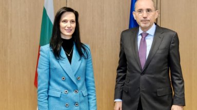 Мария Габриел договаря българско домакинство на процеса "Акаба"