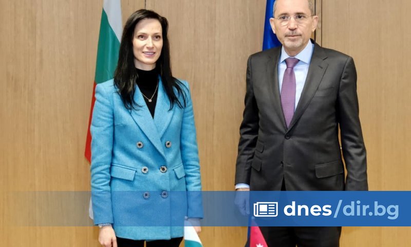 Тя участва в Съвета по външни работи с министрите на