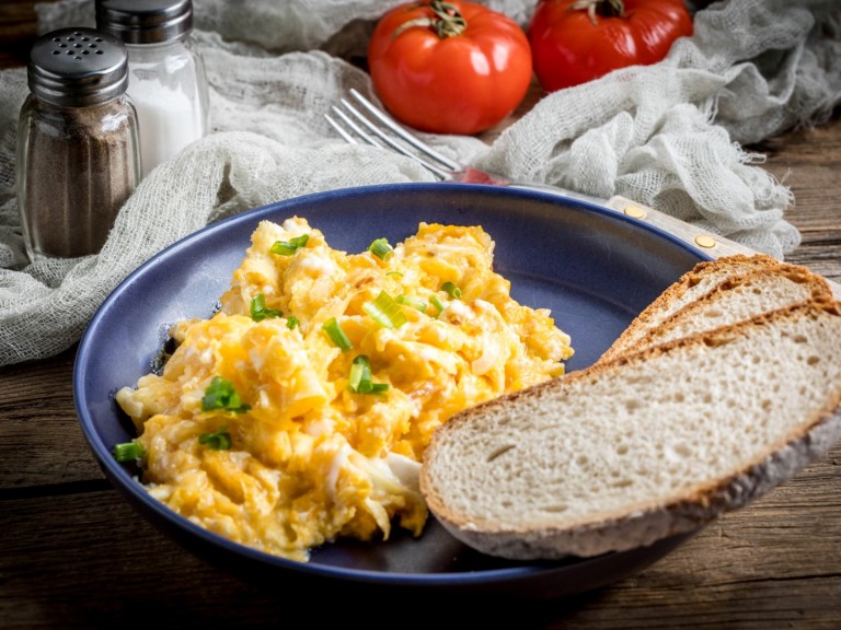 Новак в кухнята: Как да си направите пухкави и сочни бъркани яйца