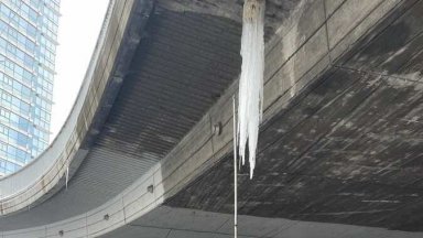 Махат опасните висулки от мостове и надлези в София