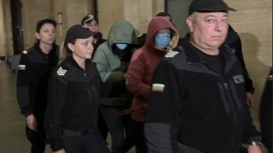 Снощи тя беше пусната под домашен арест именно заради факта