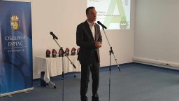 Бургас договори програми за дигиталната грамотност за всичките училища в града