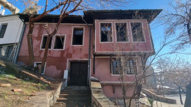 След пожара: Застраховат Пампоровата къща и още 70 общински имота в Пловдив