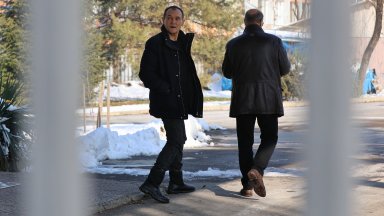 В 10 00 часа той е пристигнал заедно с адвоката си