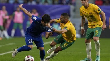 Австралия и Узбекистан си вкараха по гол, за да тръгнат заедно към елиминациите в Азия