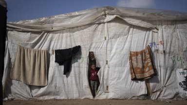 Той добави че продължават усилията за освобождаване на заложниците но