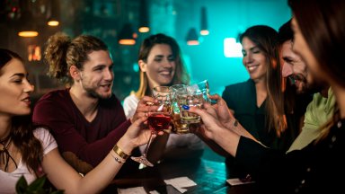 Французите пият по-малко, но консумацията на алкохол сред нежния пол се увеличава