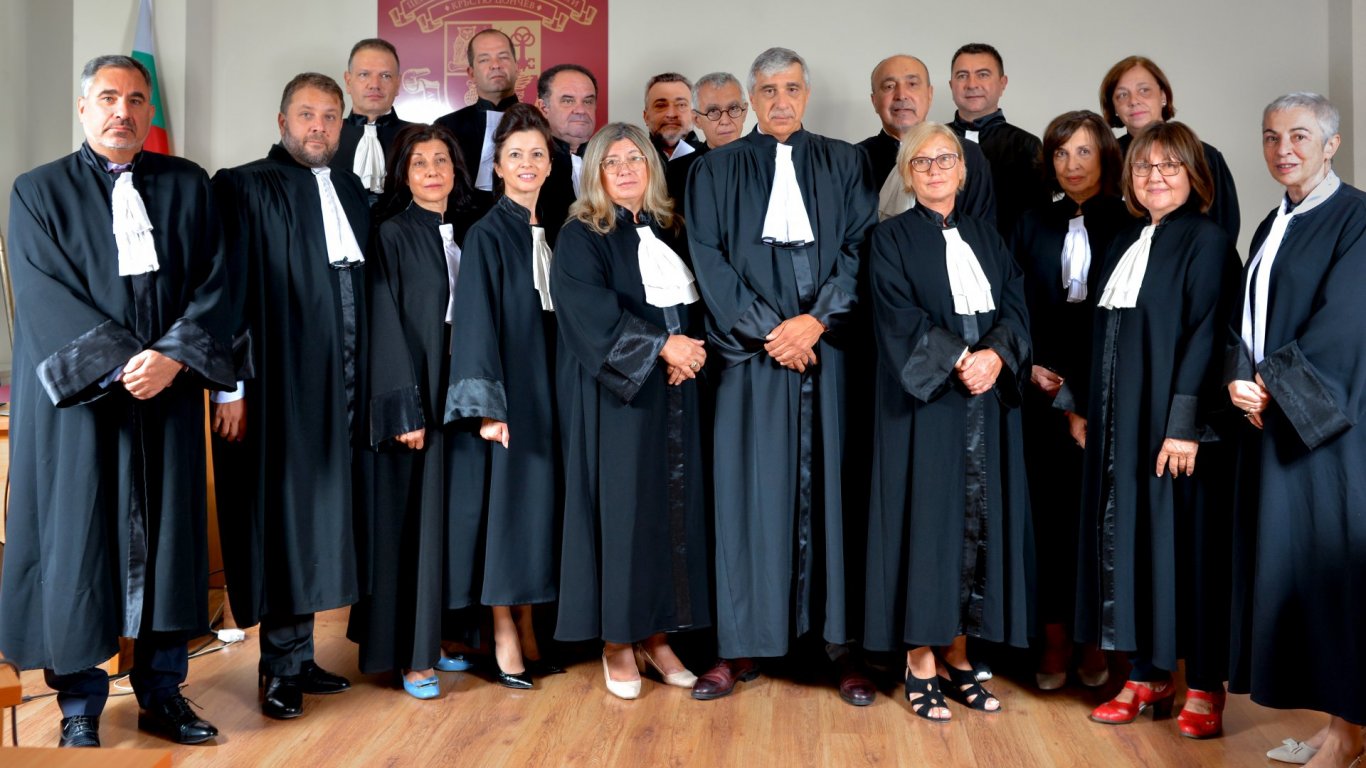 Висшият адвокатски съвет призова парламента да отмени избора на членове на Конституционния съд