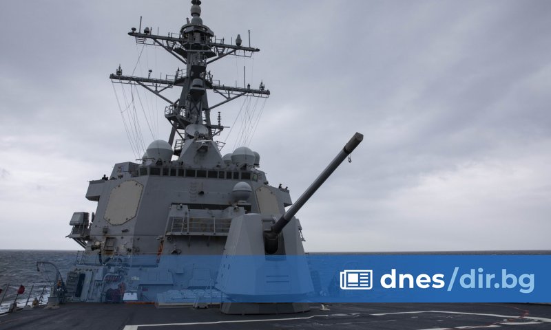 Преминаването на ескадрения миноносец Джон Фин през протока навлече на