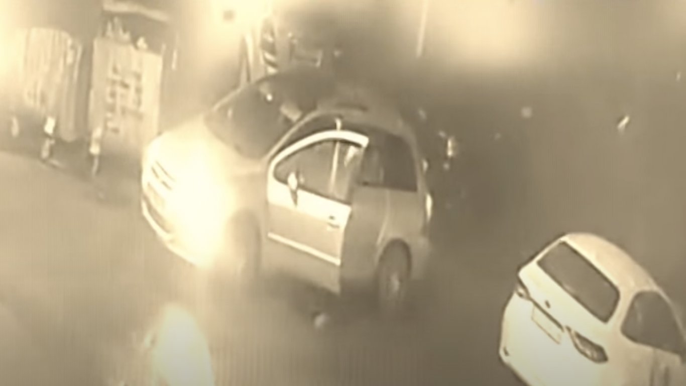 Пуснаха кадри от охранителна камера, заснела борбата в колата на Пейо (видео 18+)