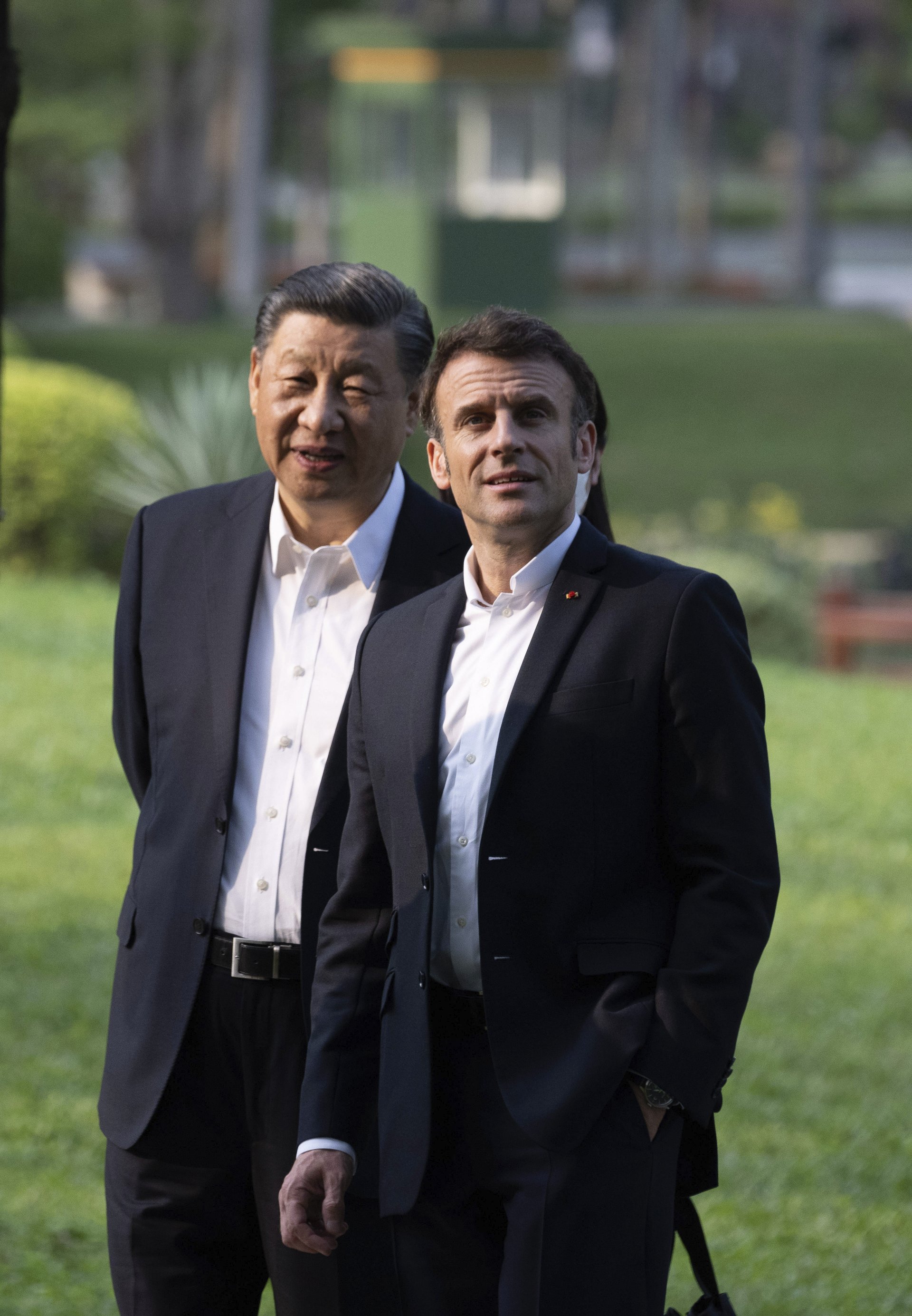 Си Цзинпин и Еманюел Макрон по време на тяхната среща в рамките на визитата на Макрон в Китай през април 2023 г.