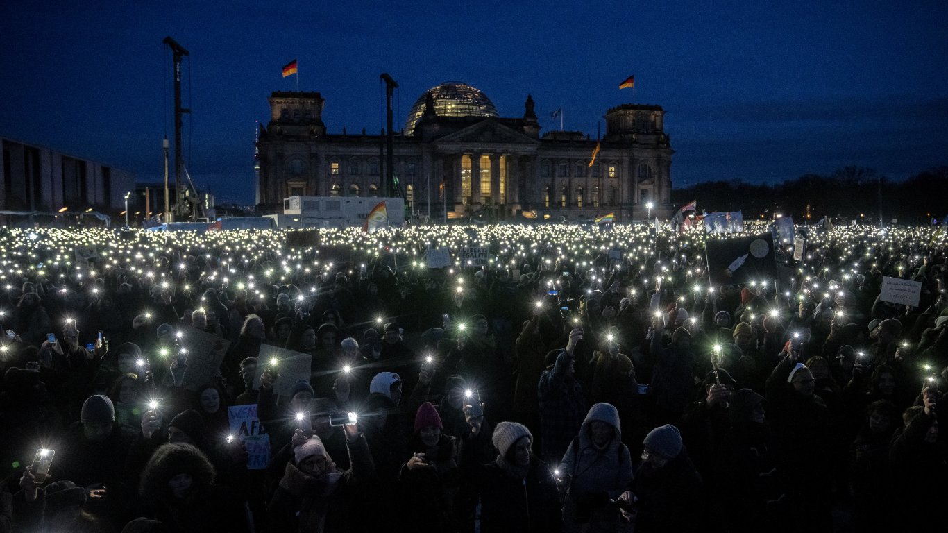 Не спират масовите демонстрации срещу крайнодесния екстремизъм в Германия