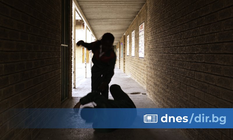 По информация на ученичката е взимала заеми и не ги