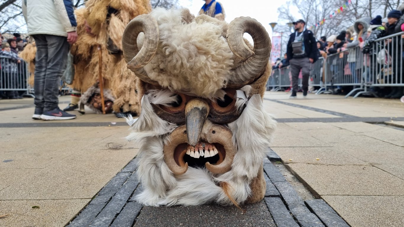 "Сурва" в Перник започва тази вечер