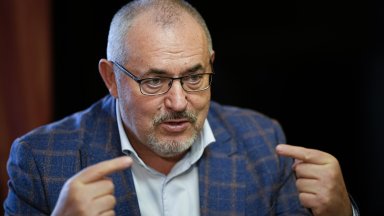 Първоначално фактът че Надеждин за разлика от Екатерина Дунцова не