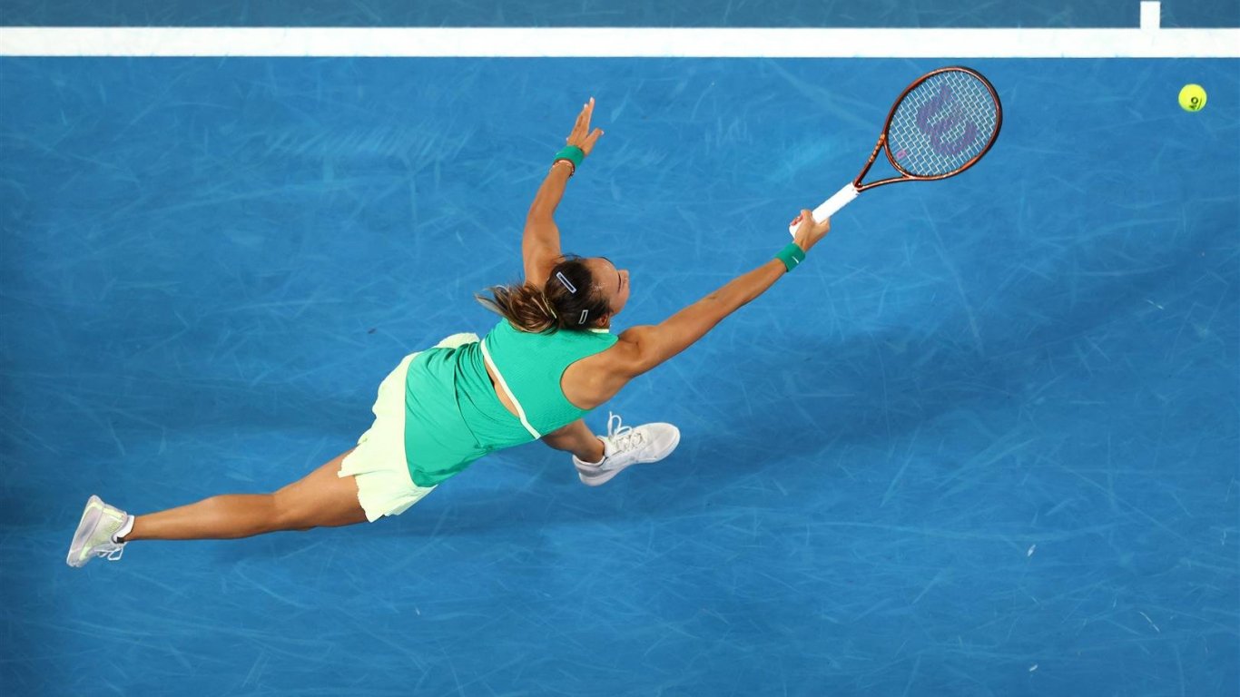 Спортът по телевизията в събота: Женски финал на Australian Open, ски и много футбол