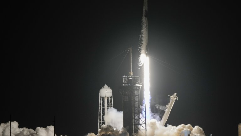 NASA и SpaceX успешно стартираха мисията Crew-11