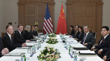Как САЩ и Китай да се конкурират безопасно: Среща в Банкок на Джейк Съливан и Ван И