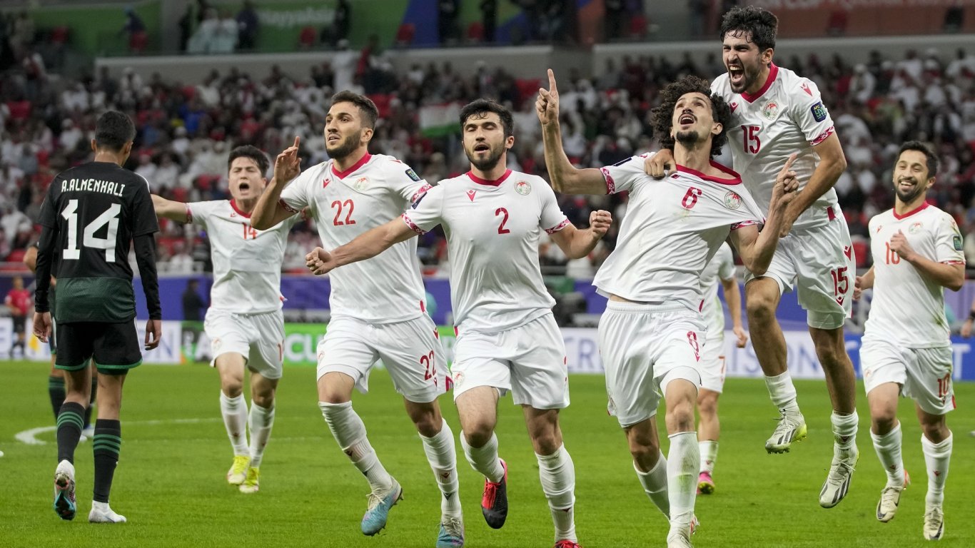 Сензация с българска следа: Таджикистан продължава да пише футболната си история