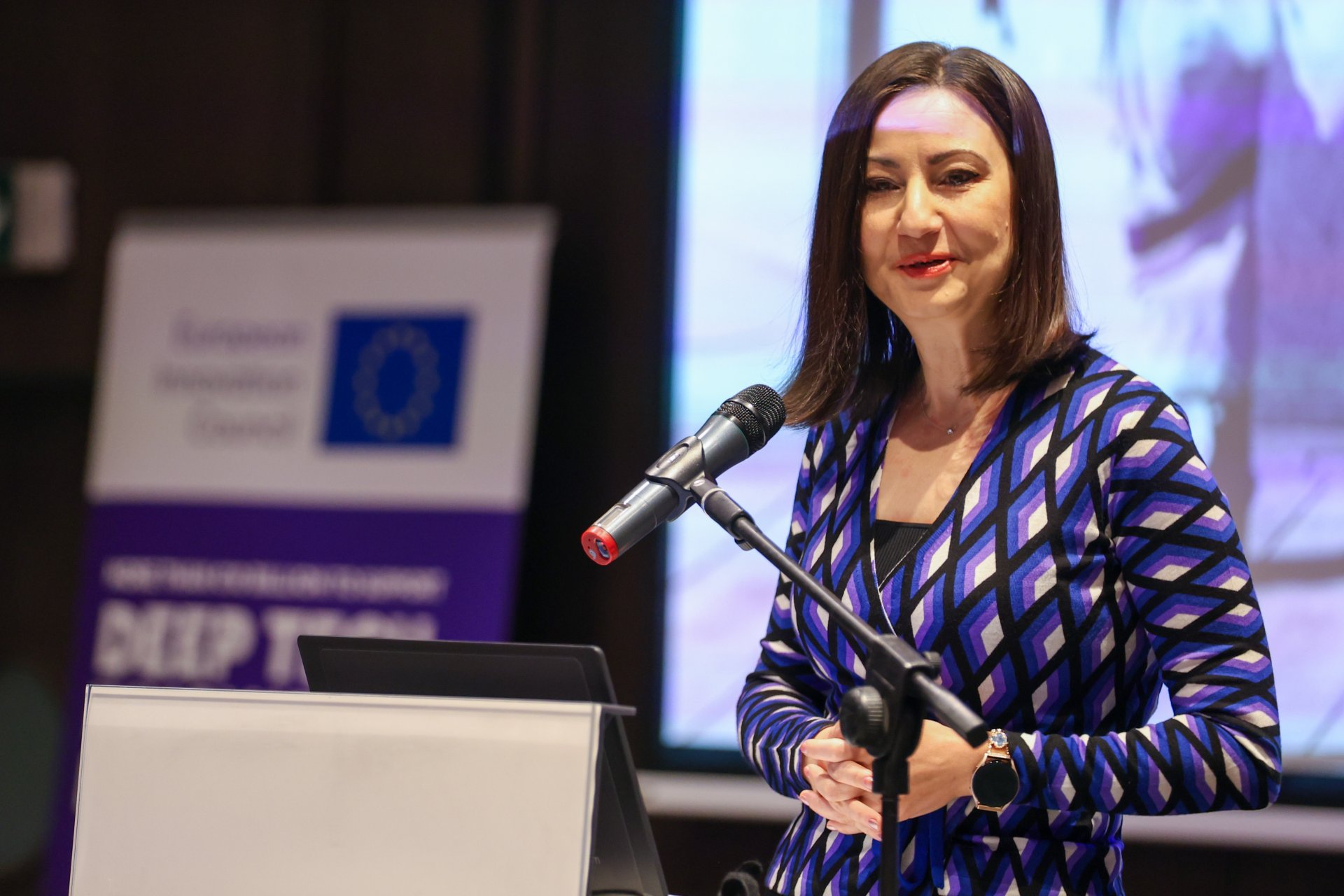 Европейският комисар за иновации, научни изследвания, култура, образование и младеж Илиана Иванова