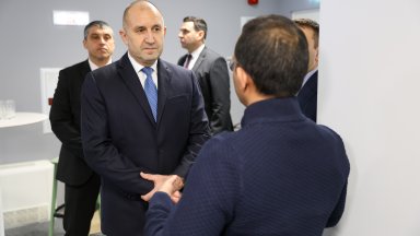 Цялата тази режисирана медийна истерия издава страх от нова партия