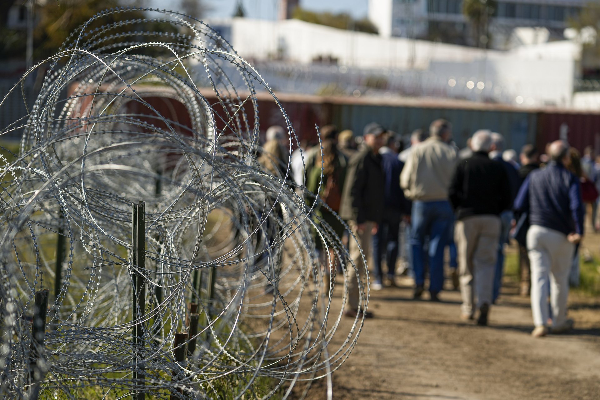 Очаква се американският президент Джо Байдън да подпише изпълнителна заповед за ограничаването на миграцията през границата с Мексико