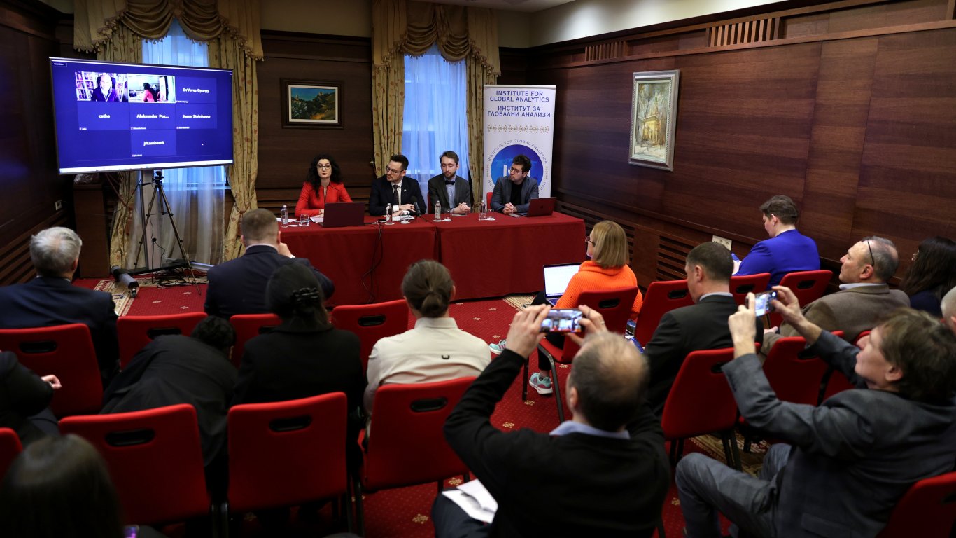 Международна кръгла маса за нагласите на младите българи и техните връстници в Централна и Източна Европа