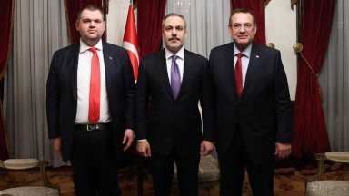 Той обаче още с пристигането си снощи прие в резиденцията