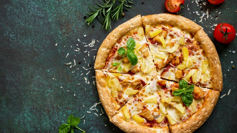 Защо една пица с ананас успя да раздели Италия