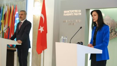 Още снимки Приветстваме съвместното предложение на Европейската комисия и върховния