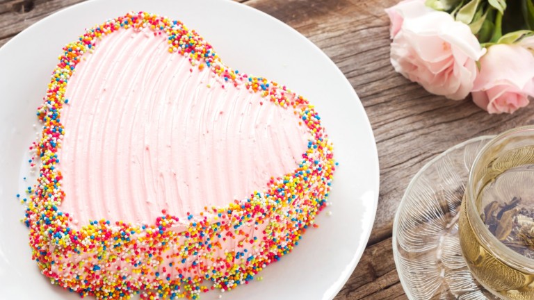 За свети Валентин: Изненадайте половинката си с домашно приготвена торта