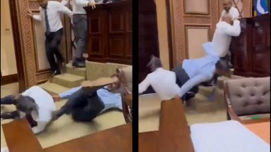 Ритници и въргаляне по пода: Малдивски депутати се биха заради ключово гласуване (видео)