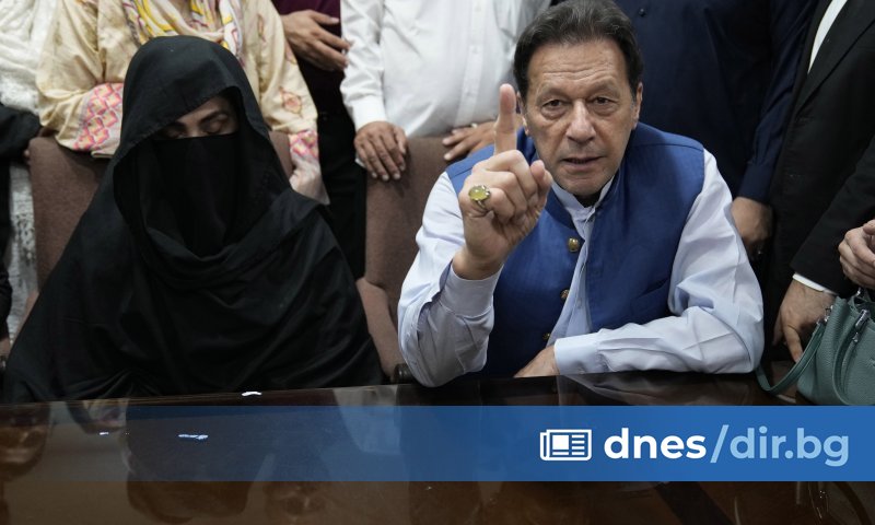 Наложената на двамата глоба е 500 000 рупии (1800 долара),