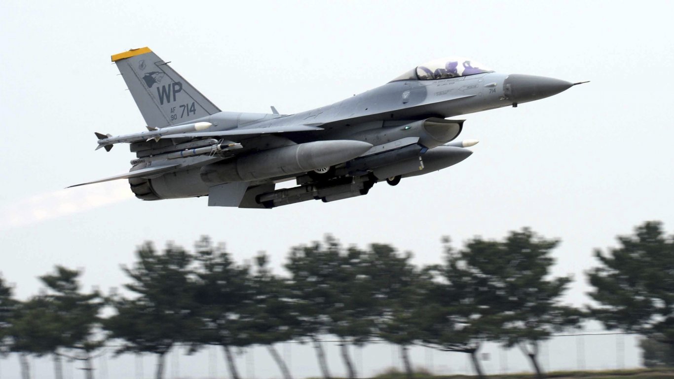Американски изтребител F-16 се разби край бреговете на Южна Корея