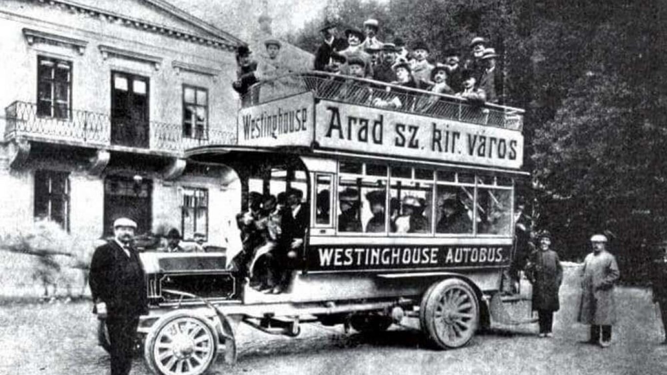 Копие на легендарен автобус на век ще превозва туристи в Румъния