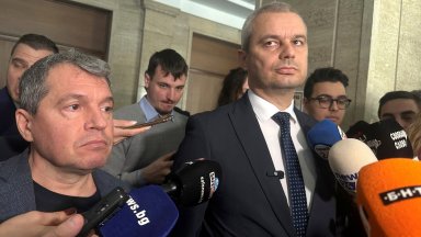 По думите на Петров коалицията ГЕРБ СДС ПП ДБ не спира да нарушава