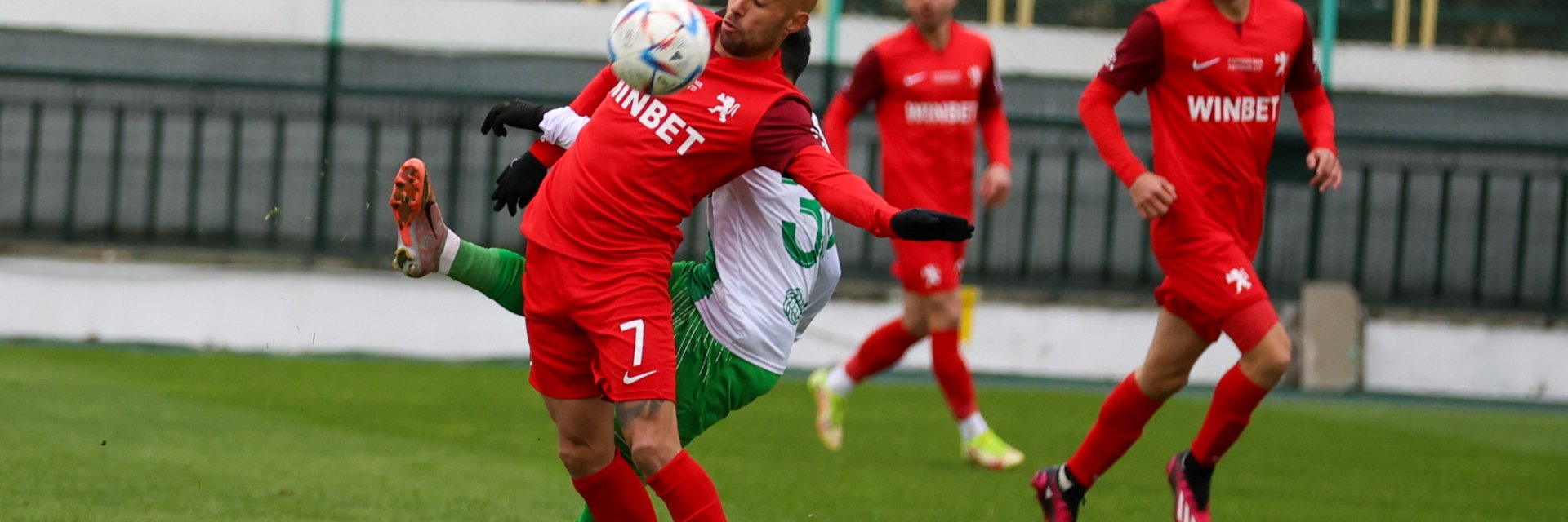 Балкански страсти в Кипър: Ботев (Враца) и Звезда се биха и не завършиха мача си (Видео)