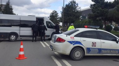 Според източници от турските сили за сигурност сред задържаните е