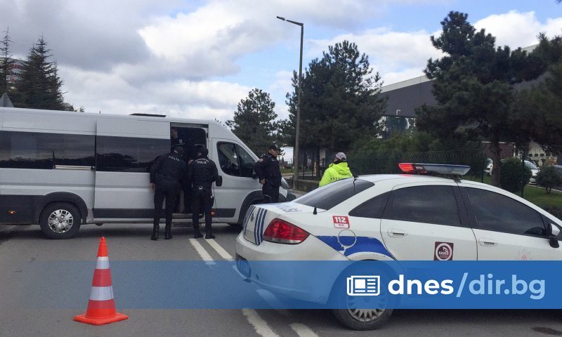 Според източници от турските сили за сигурност сред задържаните е