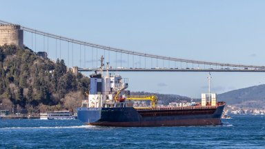 Пътнически и товарен кораб се сблъскаха в Босфора