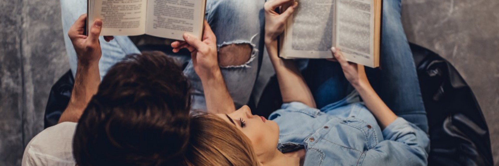 От TikTok сензации до вечни класики: Любовните романи, които "полепват" по съзнанието 