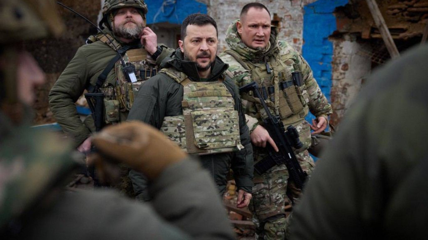 Зеленски: Обмислям да сменя няколко висши ръководители в Украйна, и то не само в армията