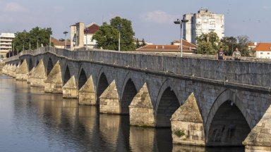 По неофициална информация в Свиленград са били претърсени 2 адреса офис сграда